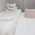 Luxury 3 Bedroom Penthouse With Private Garage *