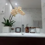 Luxury 3 Bedroom Penthouse With Private Garage *