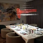 Apartment Luxury 3 Bedroom Penthouse With Private Garage *