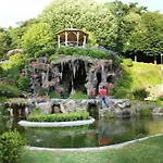 Luxury 3 Bedroom Penthouse With Private Garage *