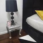 Luxury 3 Bedroom Penthouse With Private Garage Apartment *