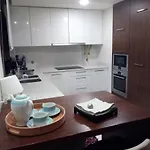 Apartment Luxury 3 Bedroom Penthouse With Private Garage *