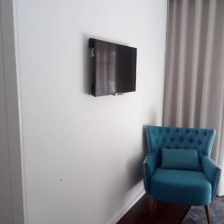 Luxury 3 Bedroom Penthouse With Private Garage * 브라가
