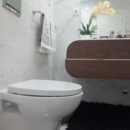 Appartamento Luxury 3 Bedroom Penthouse With Private Garage *