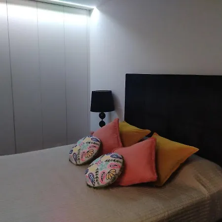 Apartment Luxury 3 Bedroom Penthouse With Private Garage *