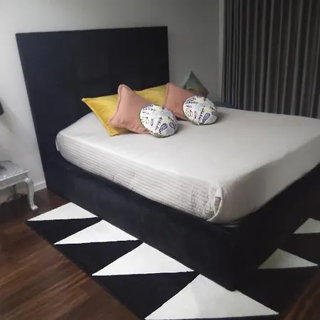 Luxury 3 Bedroom Penthouse With Private Garage Apartamento