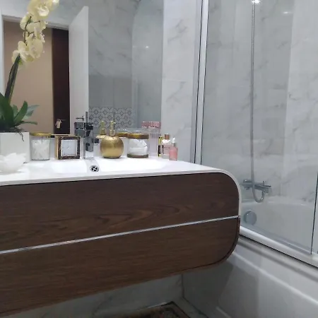 Luxury 3 Bedroom Penthouse With Private Garage Apartament *