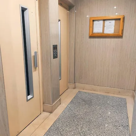 Luxury 3 Bedroom Penthouse With Private Garage 브라가