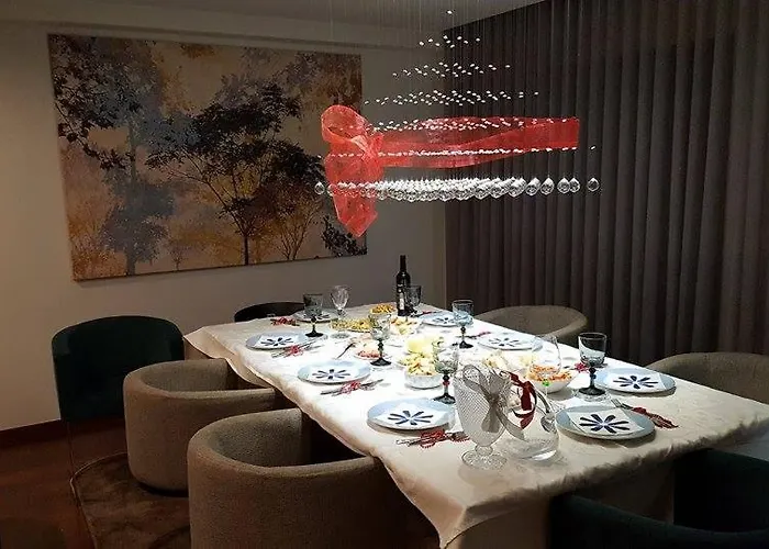 Apartment Luxury 3 Bedroom Penthouse With Private Garage *