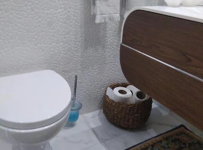 Apartment Luxury 3 Bedroom Penthouse With Private Garage *