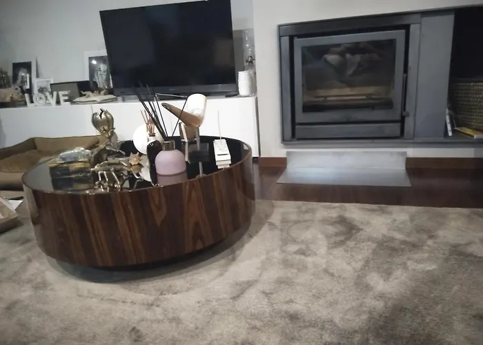 Apartment Luxury 3 Bedroom Penthouse With Private Garage *